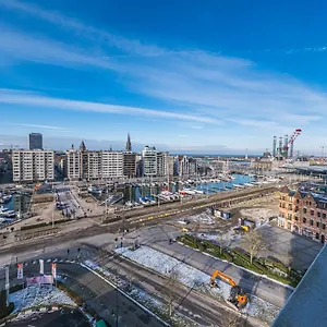 Marina View With Free Parking Apartment